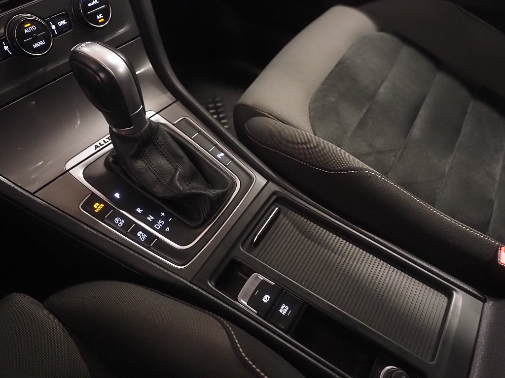 Volkswagen Golf Alltrack 1.8 TSI 180hk 4Motion |Drag|Värmare|Kamera| 2017