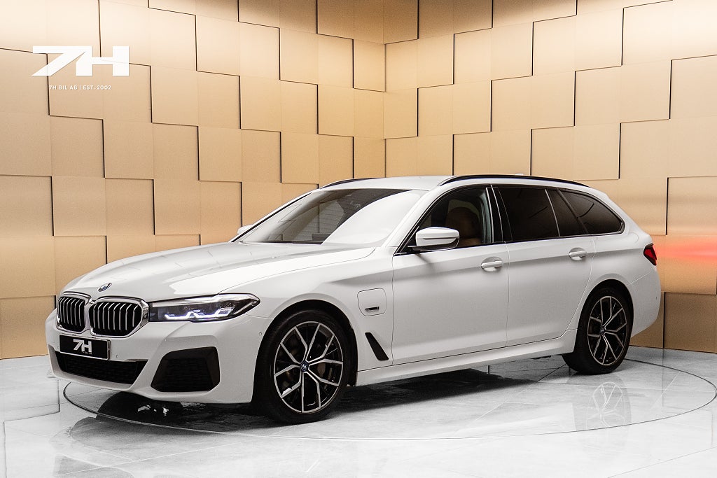 BMW 530e xDrive Touring M Sport / Moms / H&K / Kamera 