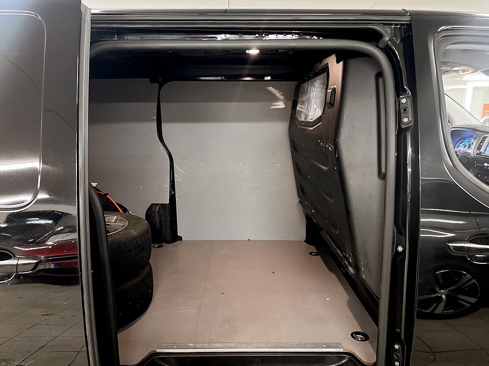 Bild på Peugeot e-Expert PRO+ 75kWh 136hk Aut L2 B-KAMERA NAVI