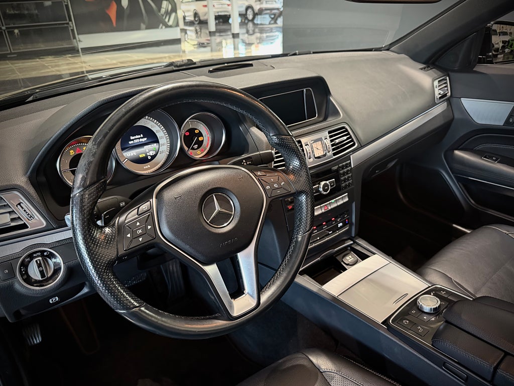 Mercedes-Benz E 220 d Cabriolet Avantgarde AMG fälgar Läder - bild 4