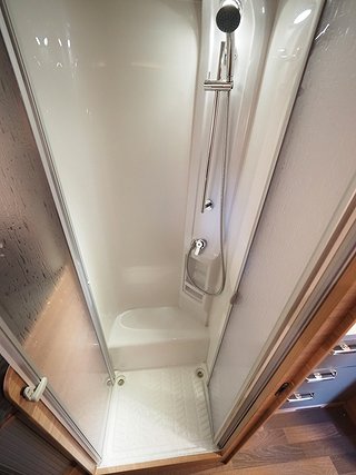 Husbil-integrerad Weinsberg CaraCore 700 MEG 19 av 23