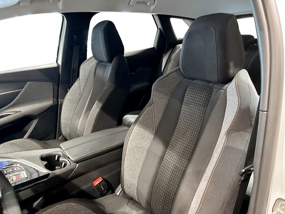 Bild på Peugeot 3008 Active Pack 1.2 PT 130hk Aut B-KAMERA