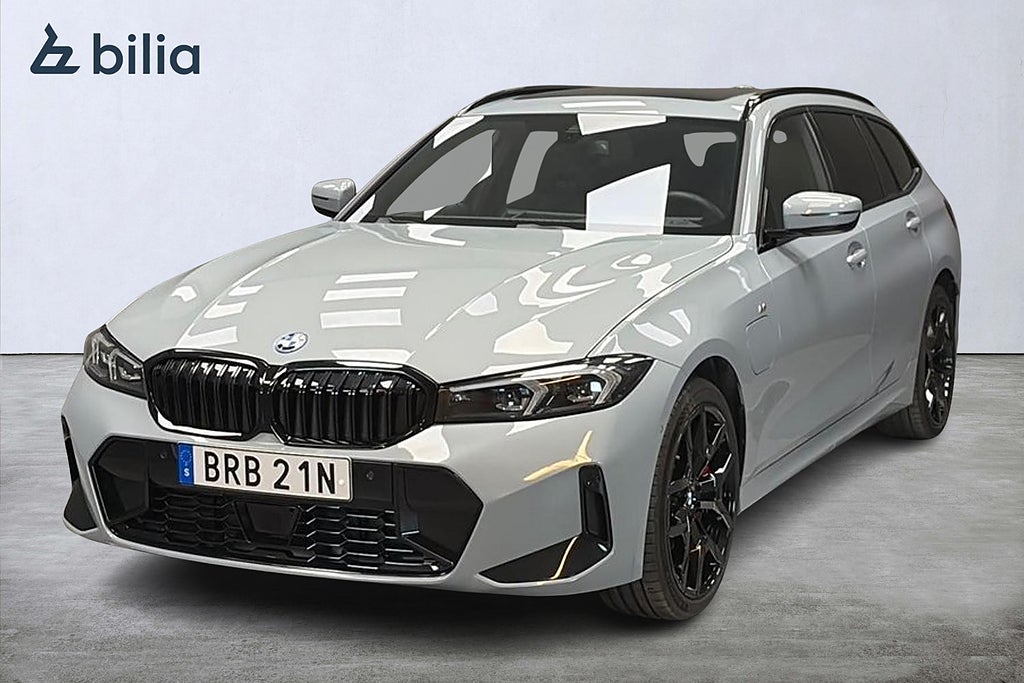 BMW 330e xDrive Touring/M Sport Pro/M-Sport stolar/Pano/ Se Spec