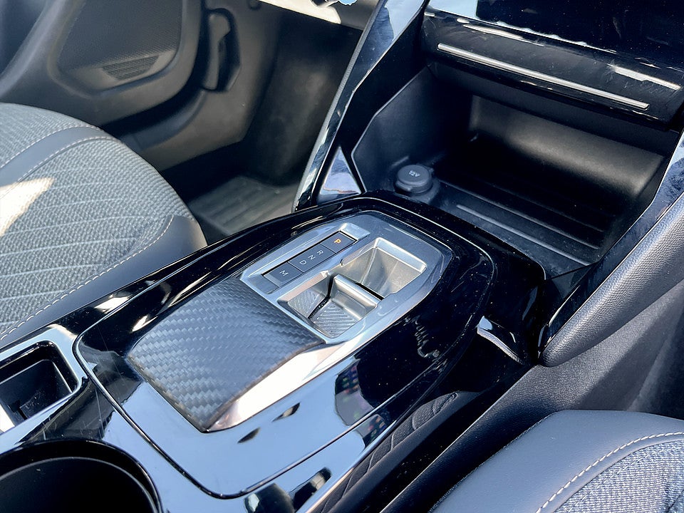 Bild på Peugeot 2008 Allure 1.2 PT 130hk Aut B-KAMERA CARPLAY