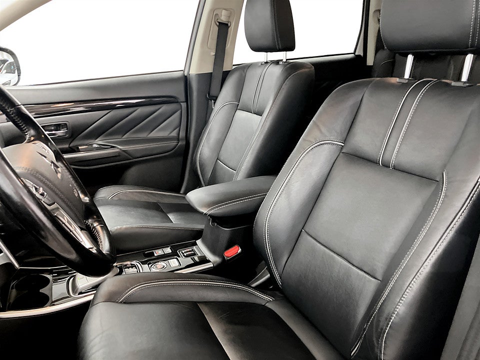 Bild på Mitsubishi Outlander Business PHEV 203hk Aut 4WD DRAG B-KAMERA ELSTOL