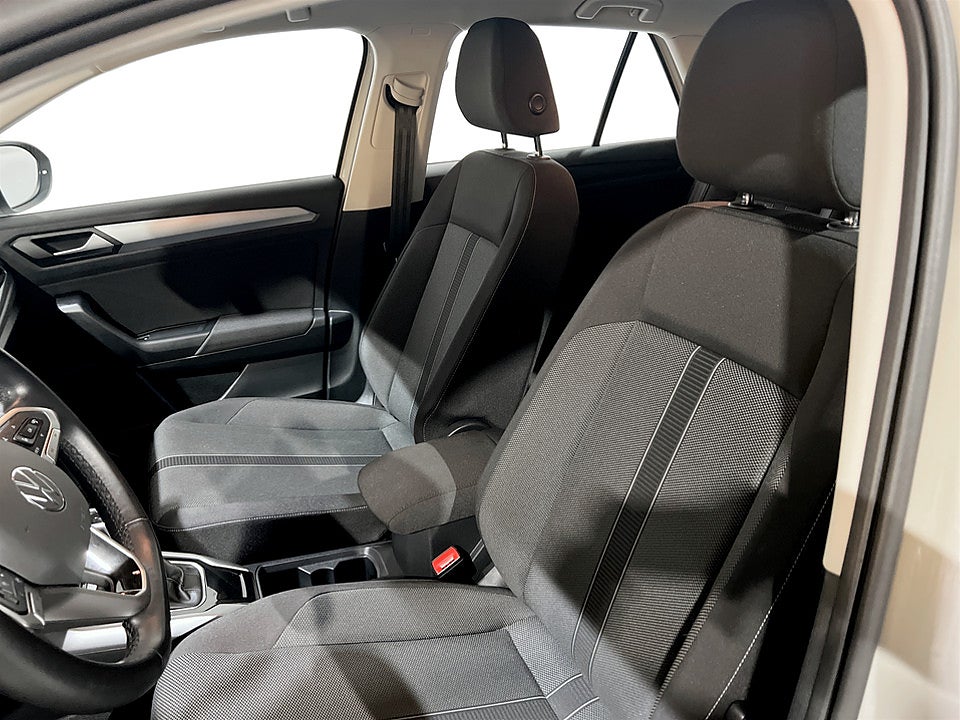 Bild på Volkswagen T-Roc Base 1.5 TSI 150hk Aut - CARPLAY, P-SENSORER