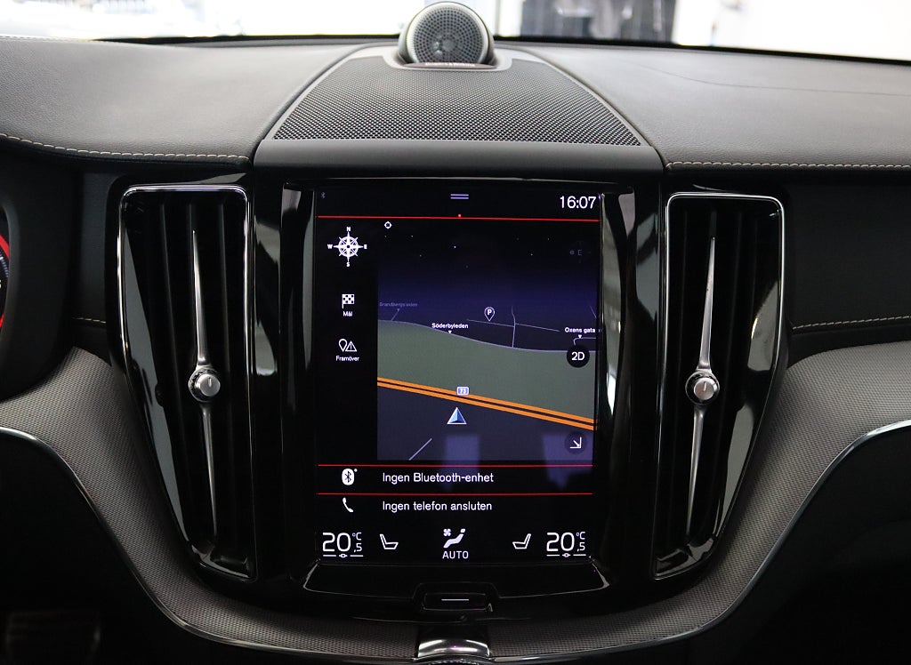 Volvo XC60 B5 AWD R-Design Pano B&W B-kamera HuD Drag