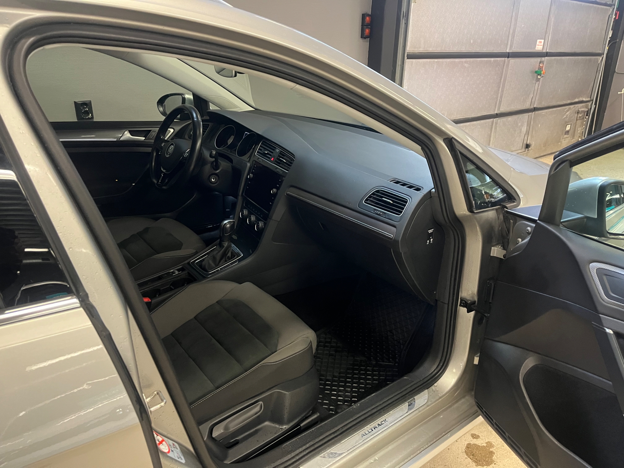 Volkswagen Golf 2020, photo 5/35