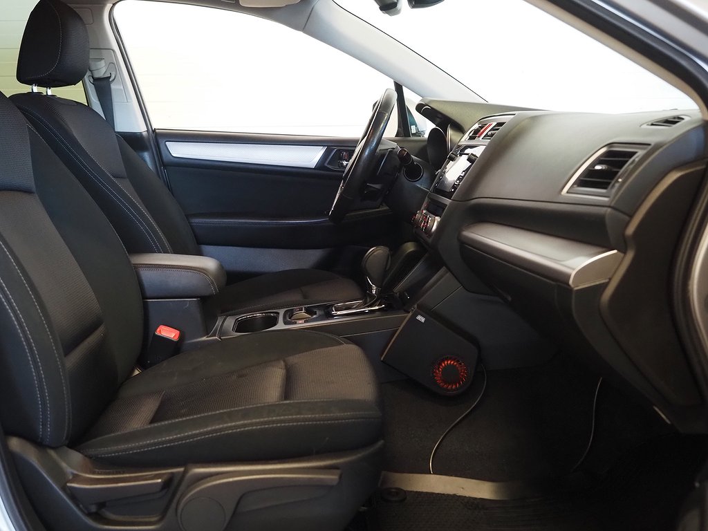 Subaru Outback 2.5 4WD Lineartronic 175hk Drag Kamera M-Värm 2017