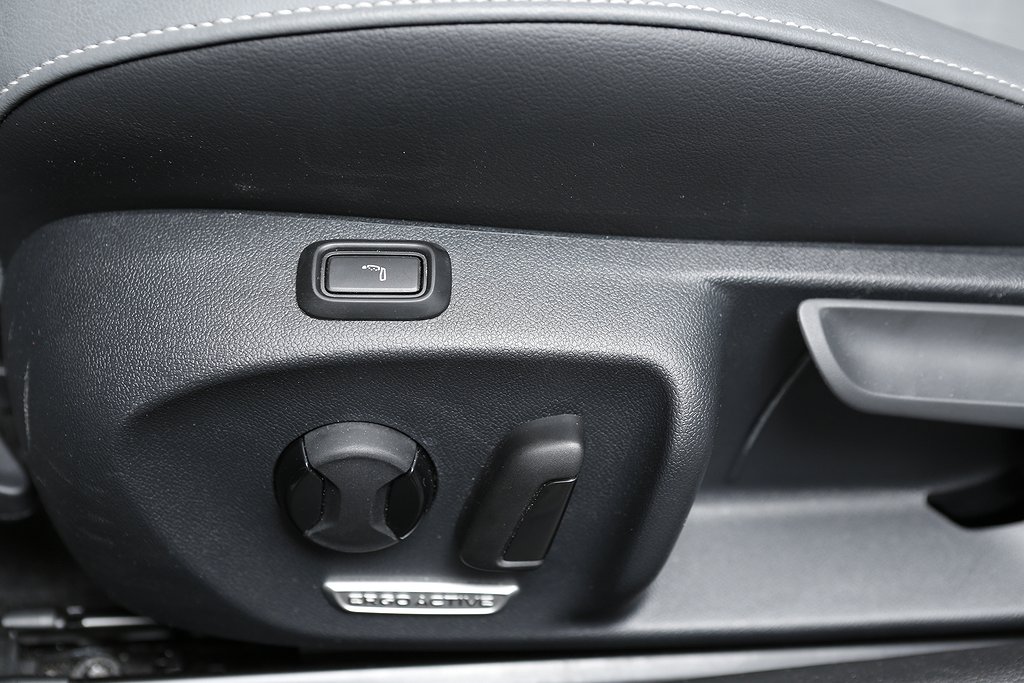 Volkswagen Passat Sportscombi 1,5 eTSI Business Värmare Drag 2025