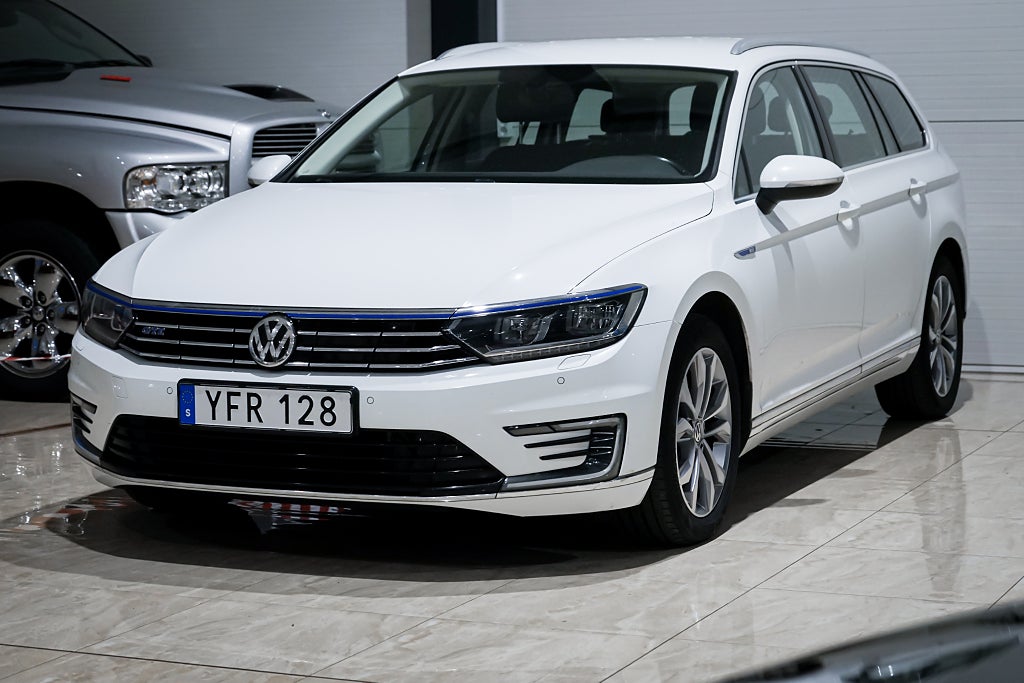 Volkswagen Passat Variant GTE 1.4 TSI GTE Kamera M-Värm Dragkrok Plug-In Hybrid 