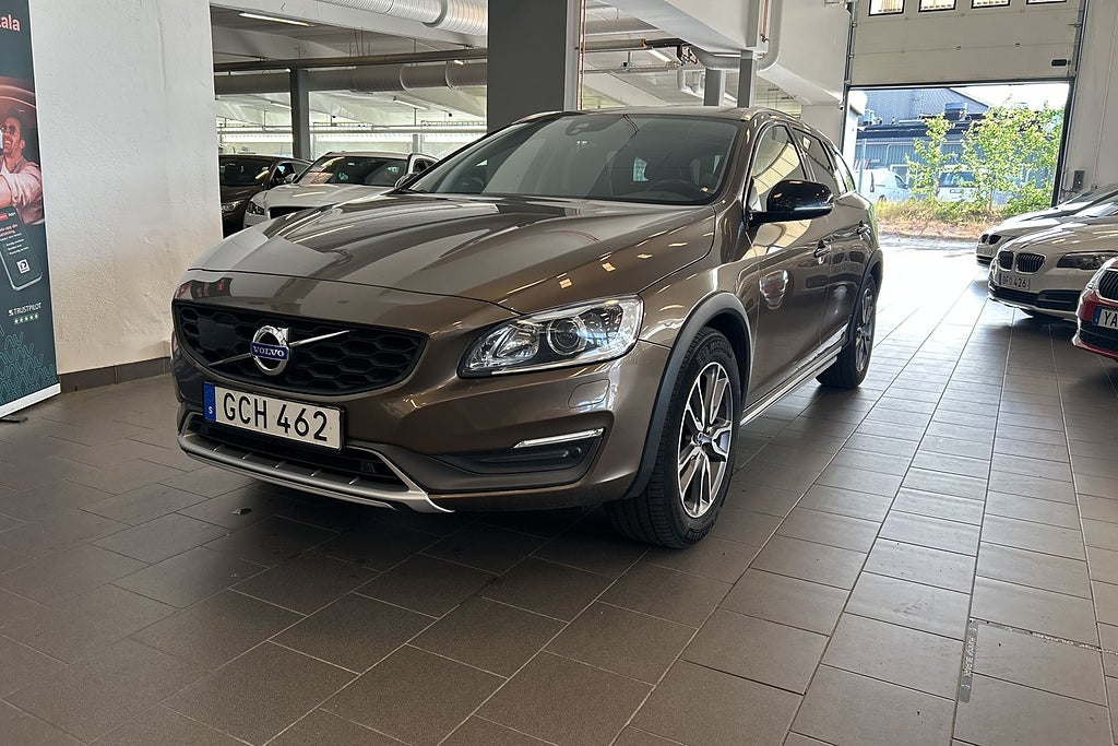Volvo V60 Cross Country D3 MOMENTUM BUSINESS SUPERDEAL 3.95% / AUT / PDC / DRAG