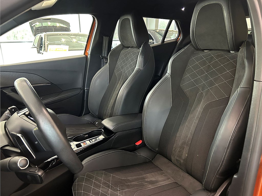 Bild på Peugeot 2008 GT 1.2 PT 155hk Aut - B-KAMERA,CARPLAY