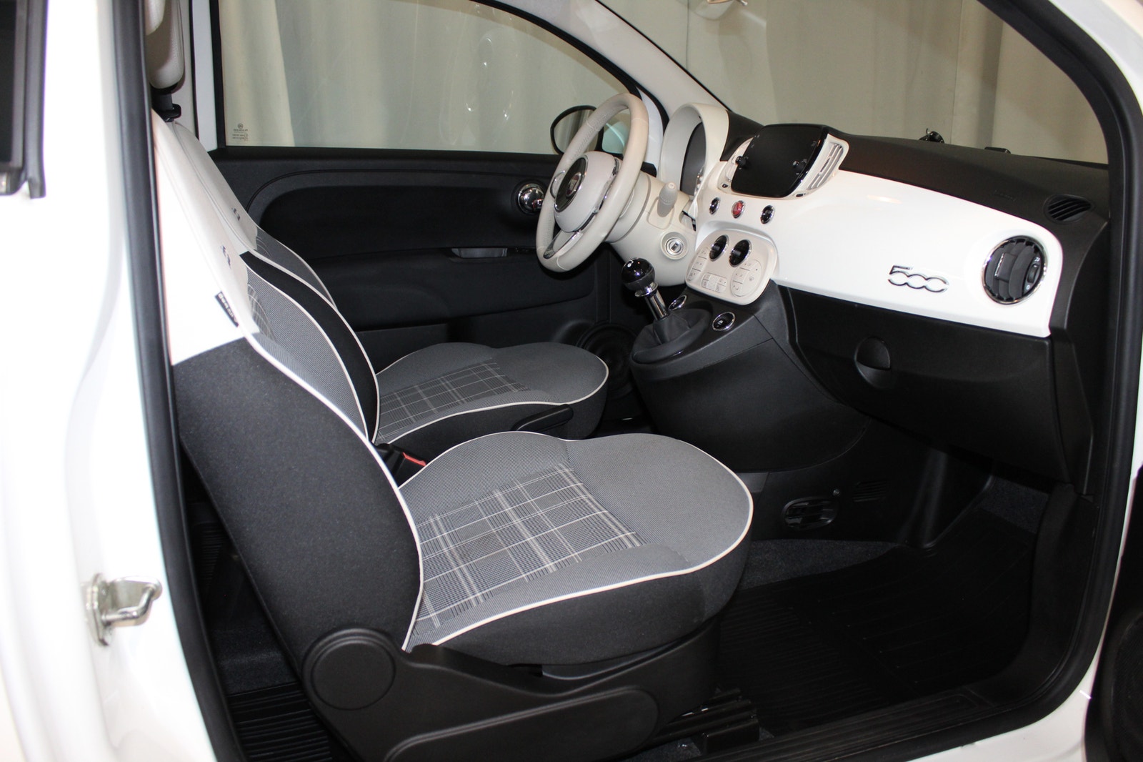Fiat 500 1.2 69hk Lounge, Panorama, S&V-hjul, Lågmil 2019 - miniatyr 18