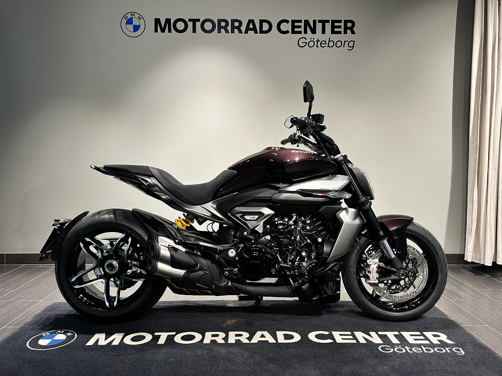 Ducati Xdiavel V4 /1mil/3,45%/Black Lava