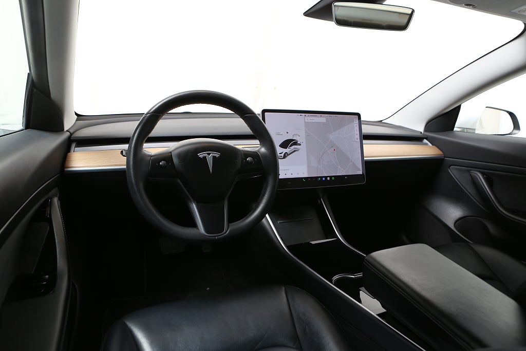 Tesla Model 3 Standard Range Plus 258hk Panorama 2020