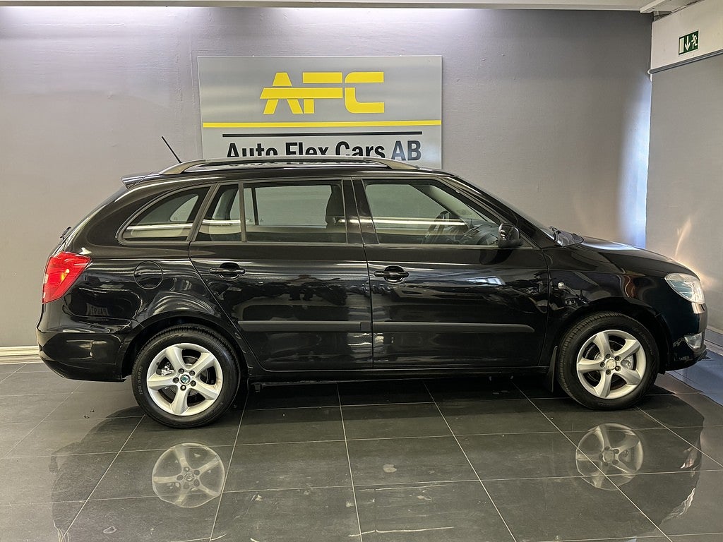 Skoda Fabia Kombi 1.2 TSI Elegance | Nybesiktad | P-sensor | Drag