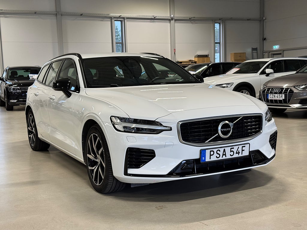 Volvo V60 Recharge T6 AWD R-Design MOMS AUT DRAG H/K LJUD VÄRMARE