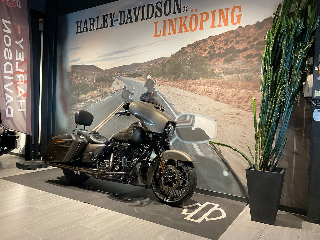Harley-Davidson Street Glide CVO SOMMARKAMPANJ