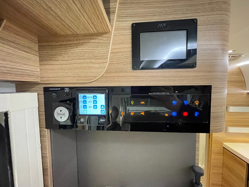 Adria Sonic Supreme 810 SC/Hyd-stöd/AC bodel/Solcell/Drag/Automat180hk - Adria