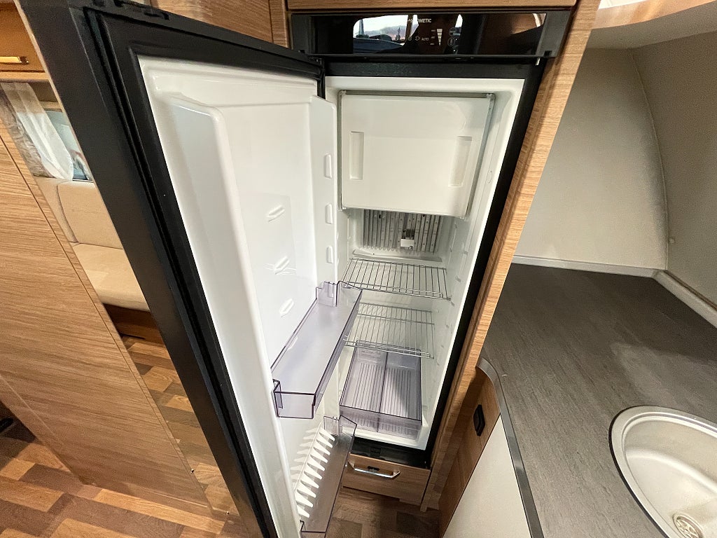 Weinsberg 390 PUH /Taksäng/Förtält/B-körkort/1310kg/Solcell - Weinsberg