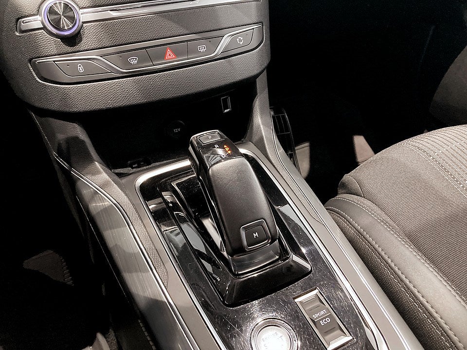 Bild på Peugeot 308 5D Allure 1.2 PT 130hk Aut - DRAG, CARPLAY