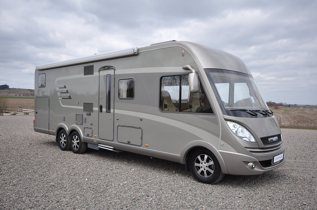 Hymer B 878 SL Fullutrustad/E&P Stödben/Läder/5,5ton/2700mil/Toatank