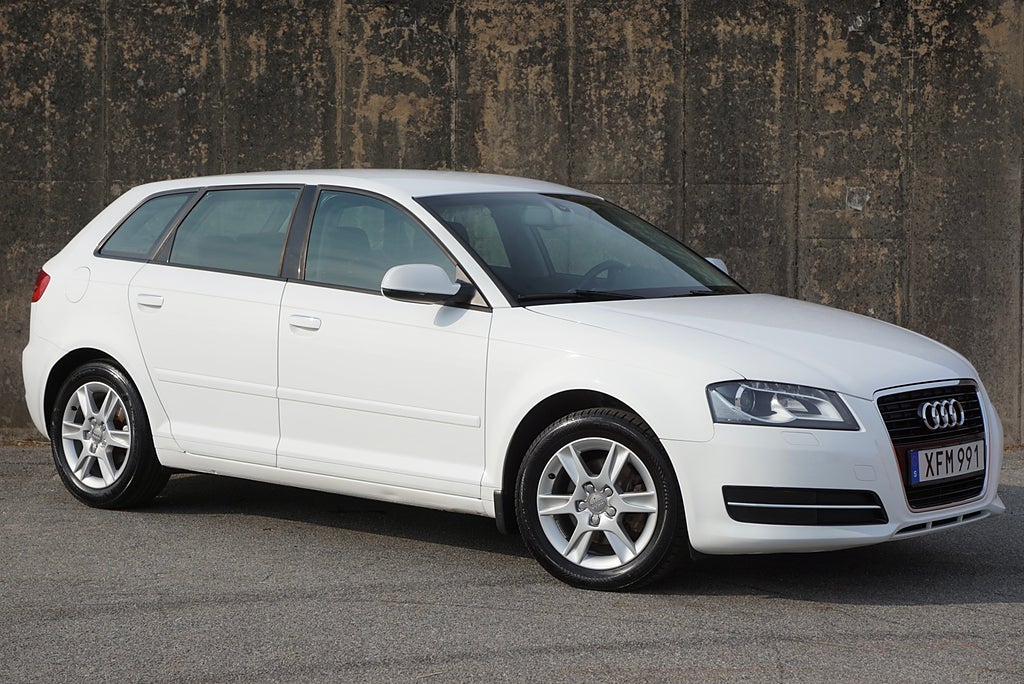 Audi A3 Sportback 2.0 TDI 140hk|Drag|1311kr Årskatt|S/V-hjul|