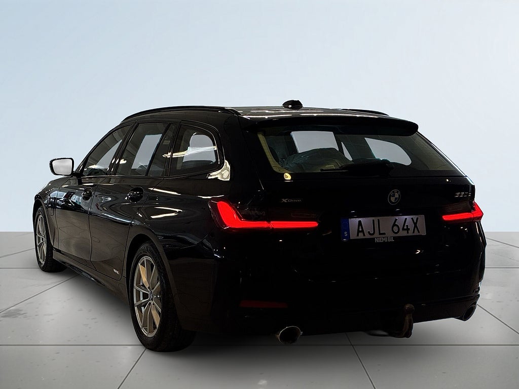 BMW 330e xDrive Touring Aut MOMS Drag Värmare Navi S&V CarPlay