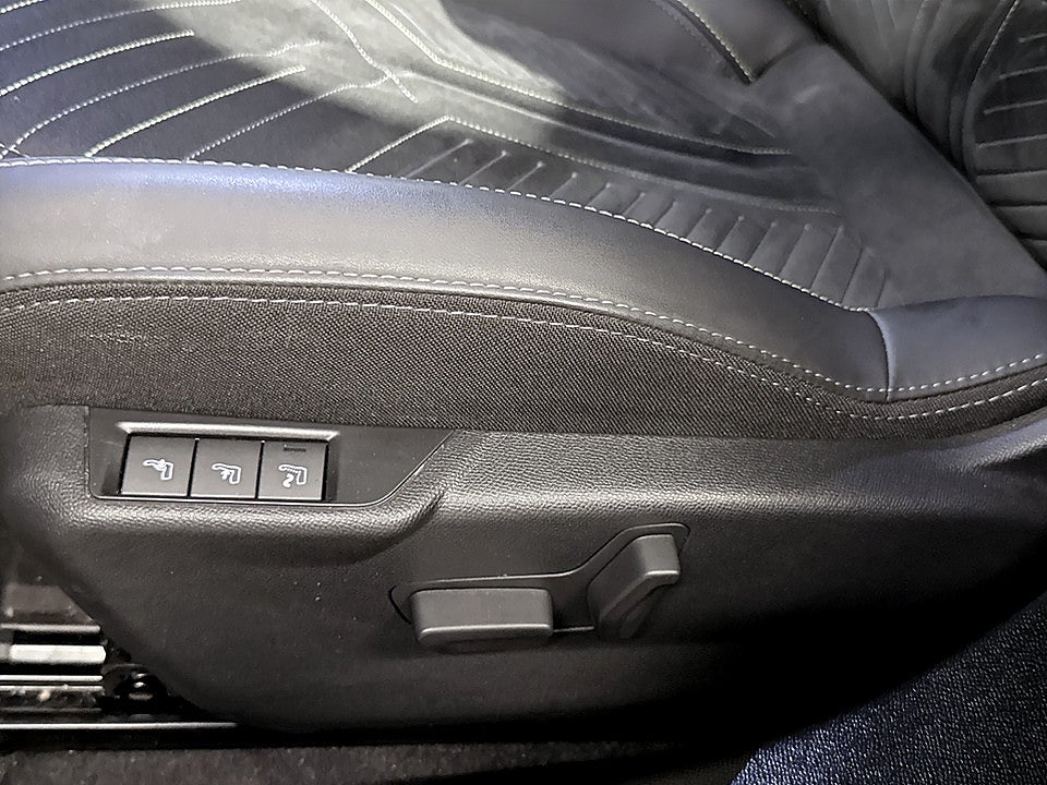 Bild på Peugeot 2008 GT Hybrid 145hk Aut B-KAMERA ELSTOL CARPLAY