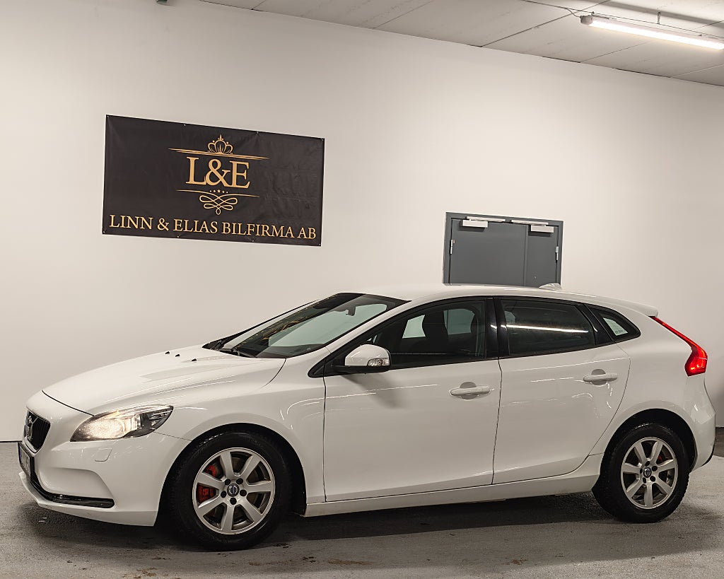 Volvo V40 D2 Geartronic  Euro 6 1ÅRSGARANTI/FRI HEMLEVERANS/BT