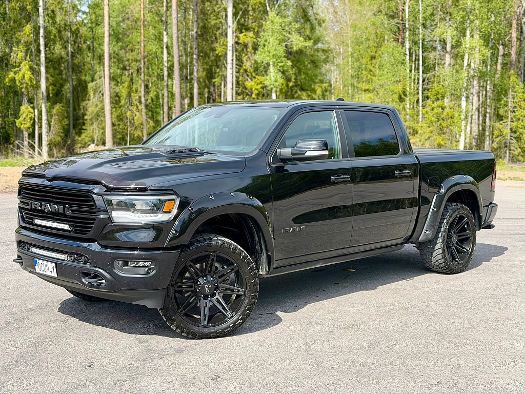 RAM 1500 Crew Cab LARAMIE NIGHT V8 4x4 PANO 360 Kamera ADAPTIV 