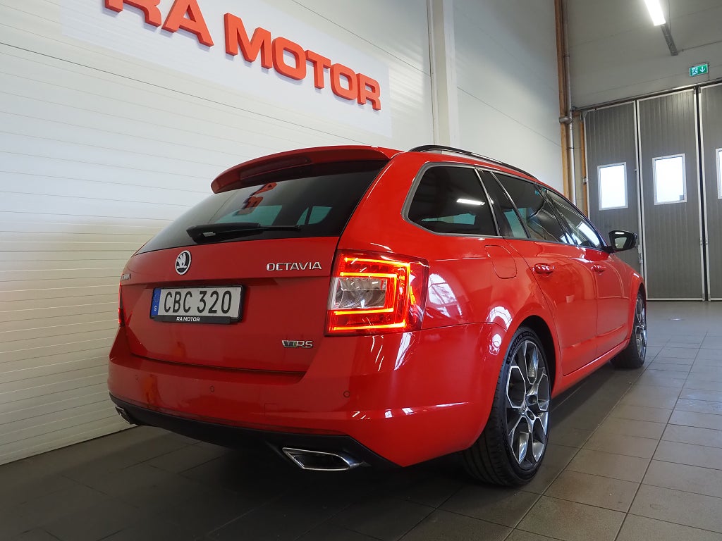 Skoda Octavia Kombi RS 2.0 TSI 220hk Dragkrok Navi P-Värm PDC 19" 2015