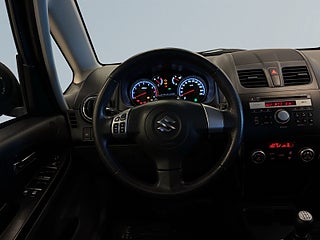 Suzuki SX4 1.6 DOHC 16V VVT 4×4 SoV-Däck/P-Sens/MoK-Värmare – bild 9