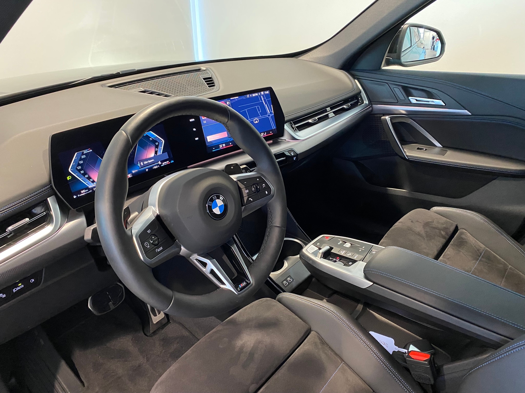 BMW X1 sDrive18i M-Sport Rattvärme Drag 2025, bild 4/42