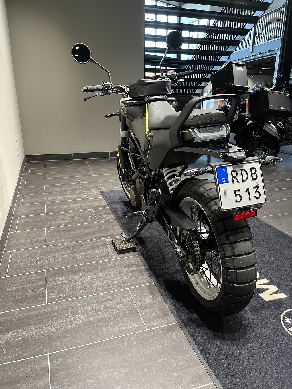 Husqvarna Svartpilen 401/Tankväska/Akrapovic/24mån Räntefritt
