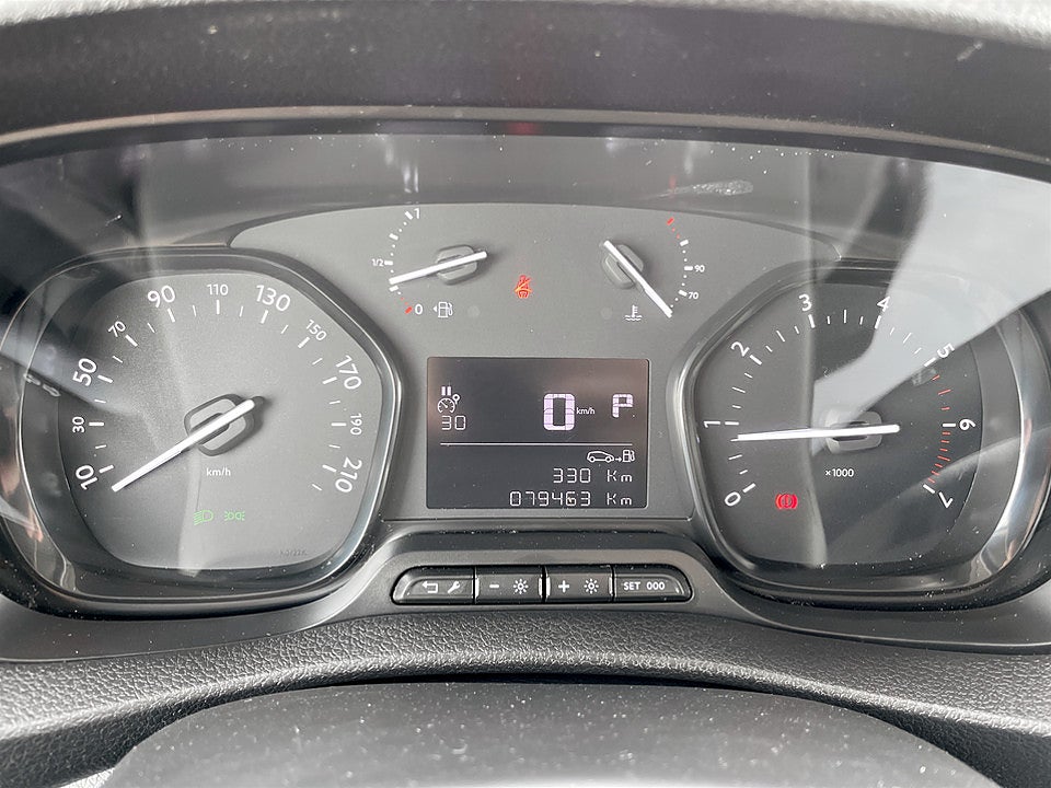 Bild på Peugeot Expert PRO+ 2.0 BHDi 145hk Aut L2 B-KAMERA DRAG