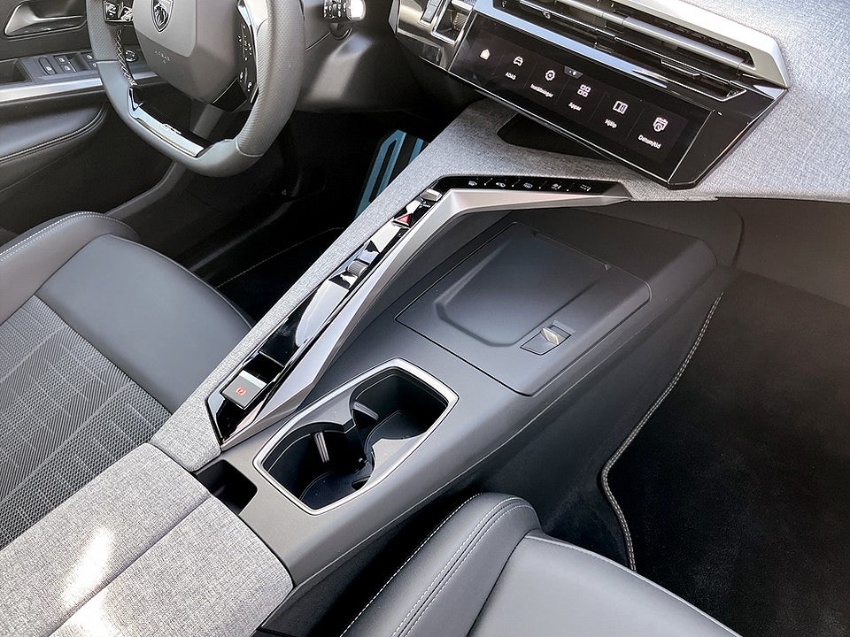 Bild på Peugeot 5008 GT Hybrid 1.2 PT 145hk Aut 7-SITS B-KAMERA CARPLAY