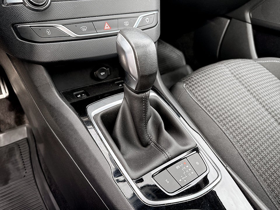 Bild på Peugeot 308 5D STYLE 1.2 PT 130hk Aut PANO B-KAMERA 