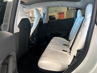 Tesla Model Y Long Range AWD 514hk/MOMS/Pano/Navi/M-värmare