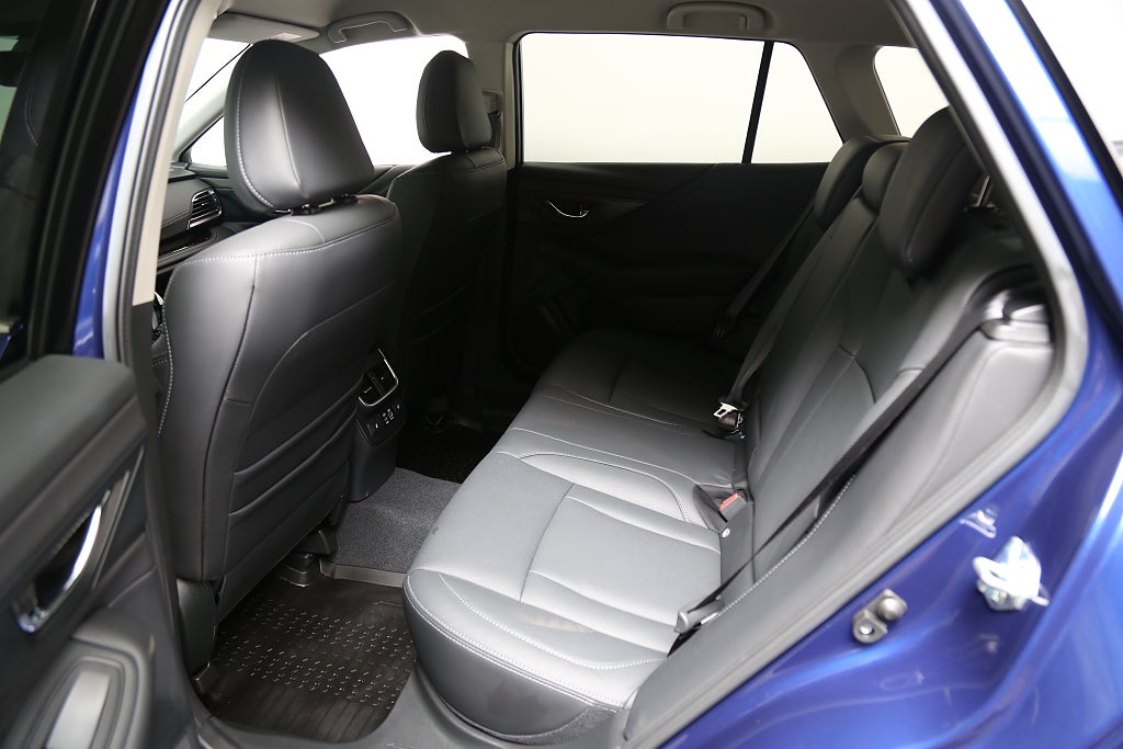 Subaru Outback 2,5i 169hk XFuel Limited AWD Aut | Låg skatt 965kr/år 2024
