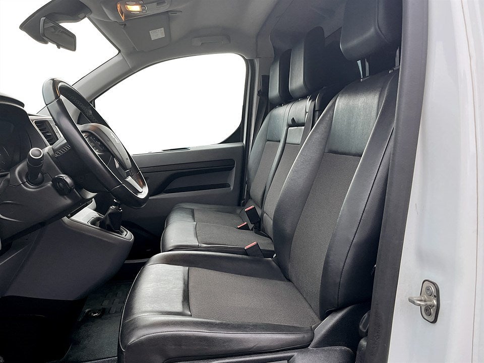 Bild på Peugeot Expert PRO+ 2.0 BHDi 120hk L3 - B-KAMERA, DRAG