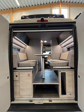 Husbil-halvintegrerad Robeta Kronos 180HK AUT Stor soffa bak! Långbädd & Popup-tak 15 av 29