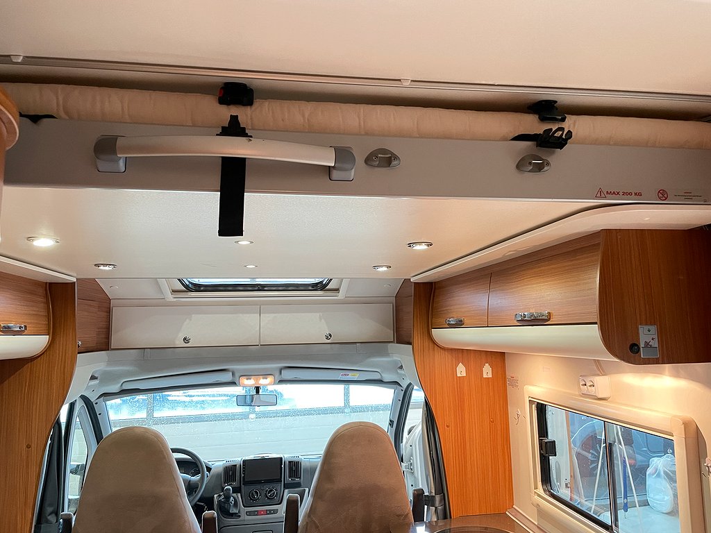 Adria Matrix 680 SL / B-körkort / Taksäng / El-Patron / Ugn - Adria