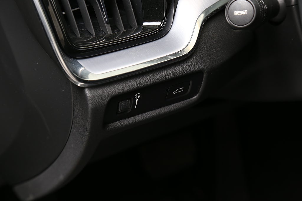 Volvo V60 B4 Diesel 197hk Momentum Aut Navi Kamera VOC Leasbar 2022