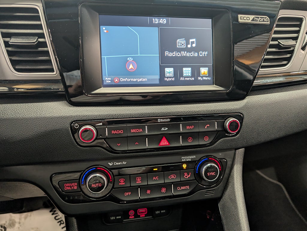 Kia Niro Hybrid DCT Advance Plus Pano/M-värm/V-hjul thumbnail