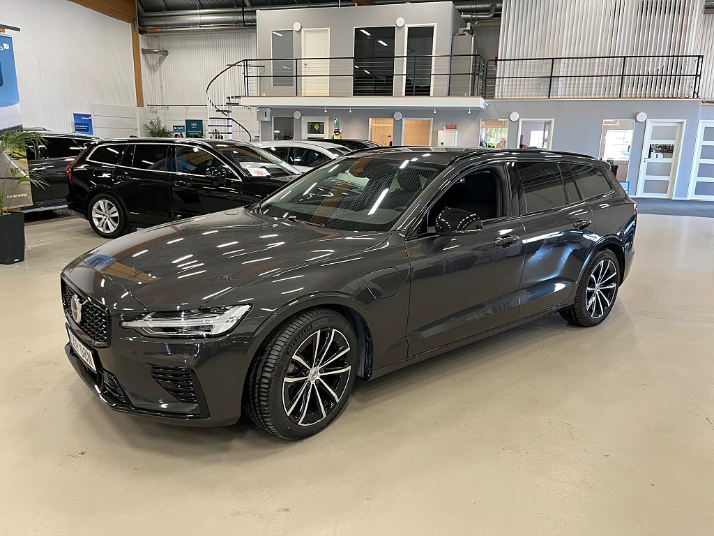 Volvo V60 LADDHYBRID T& AWD AUT Plus (dragkrok) 2.99% Ränta
