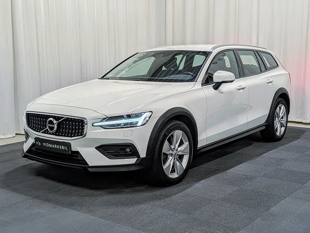 Volvo V60 Cross Country B4 AWD Momentum|H/K|B-kam|GPS|