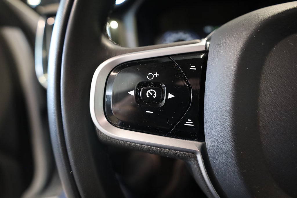 Volvo V60 D4 AUT Momentum Advanced SE II Drag Navi VOC Moms 2021