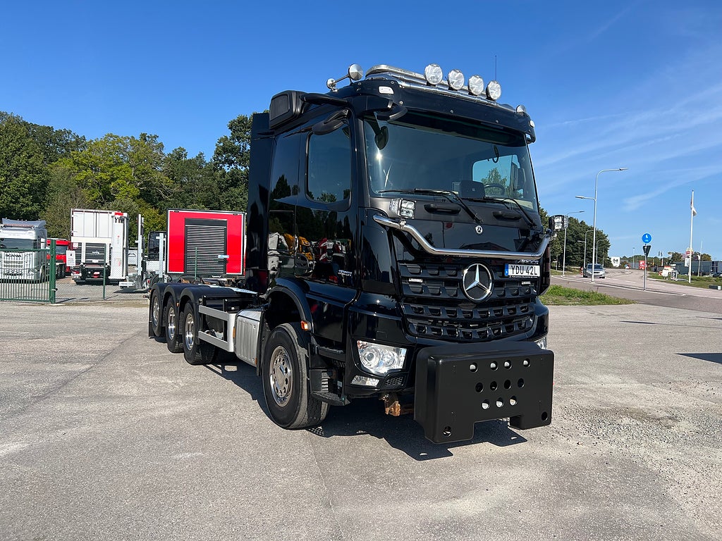 Mercedes-Benz Arocs 3251 Tridem Lastväxlare, Fullt Plogutrustad